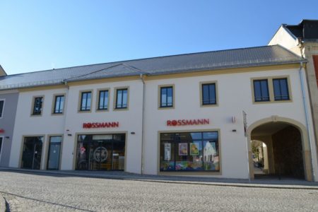 Geschäftshaus Ernsting's Family und Rossmann